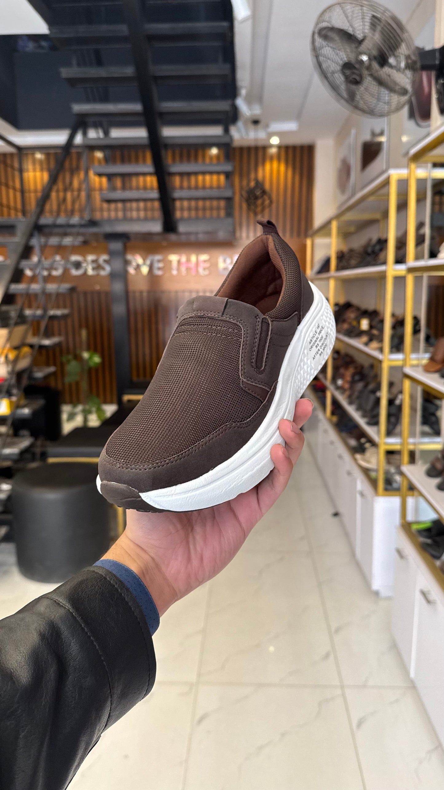 SP 228 ARCH SLIP ON