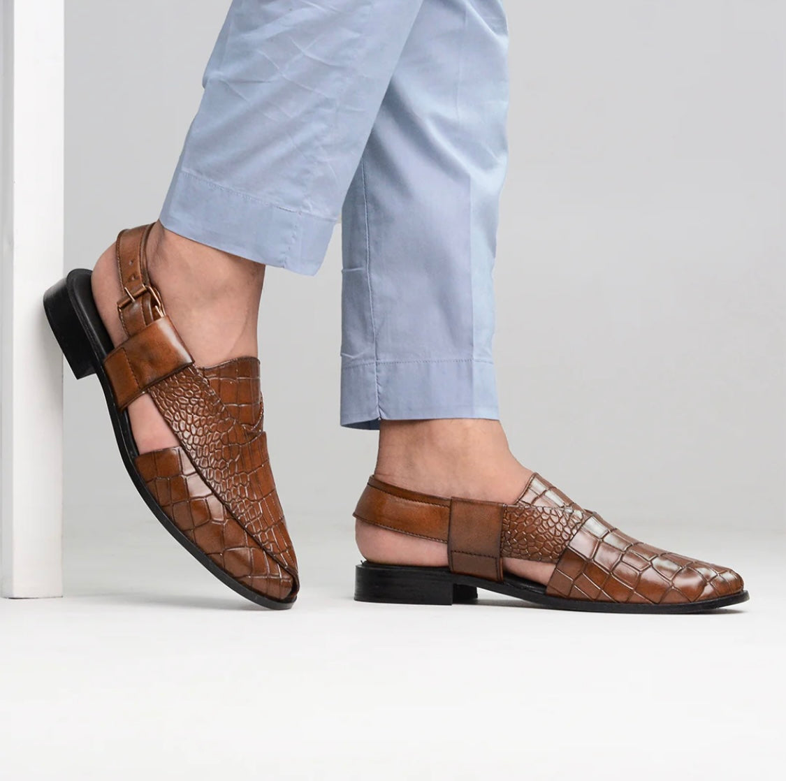 SP 156 Crocodile Light Brown