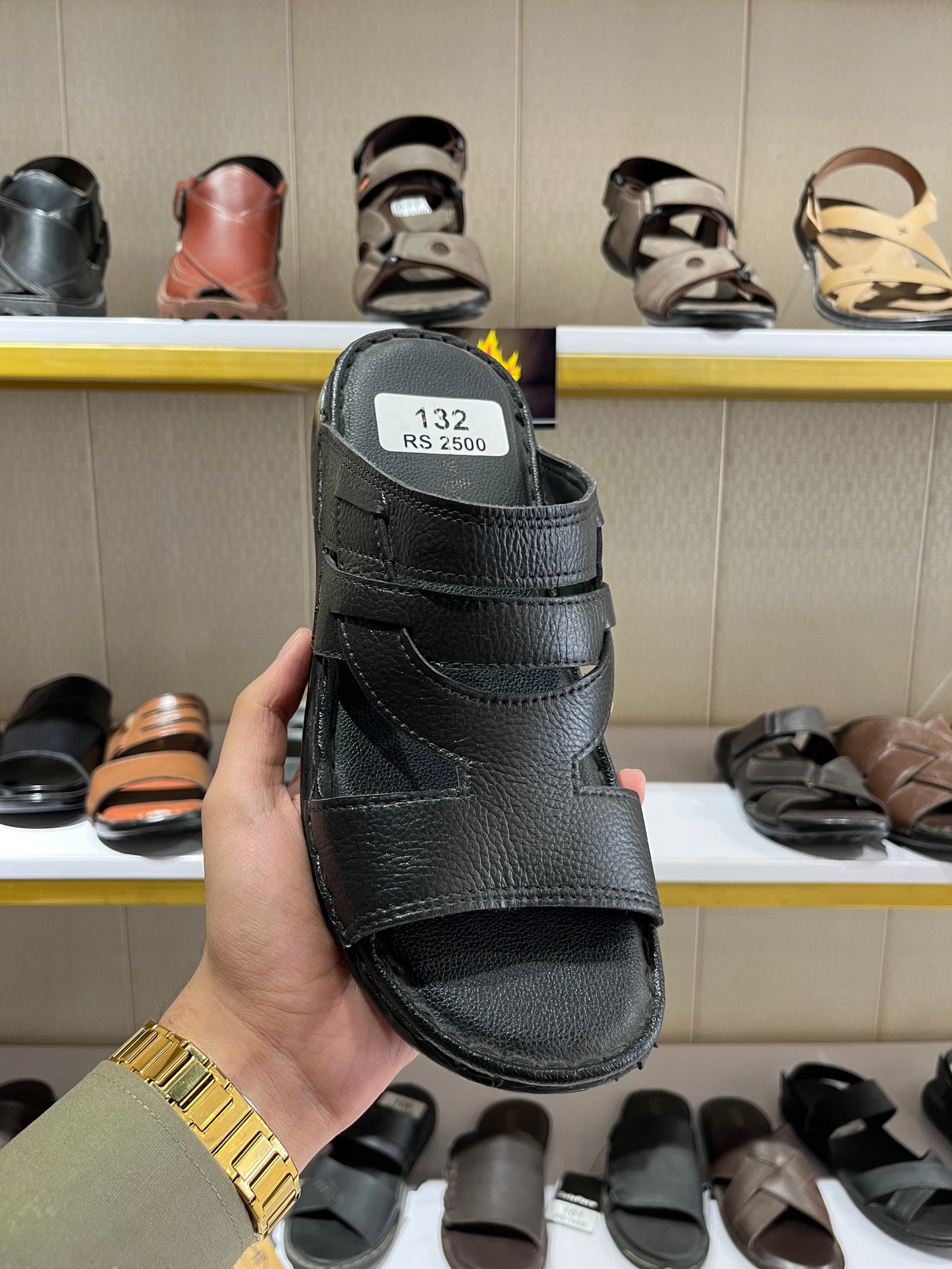 SP 132 Pearl Black